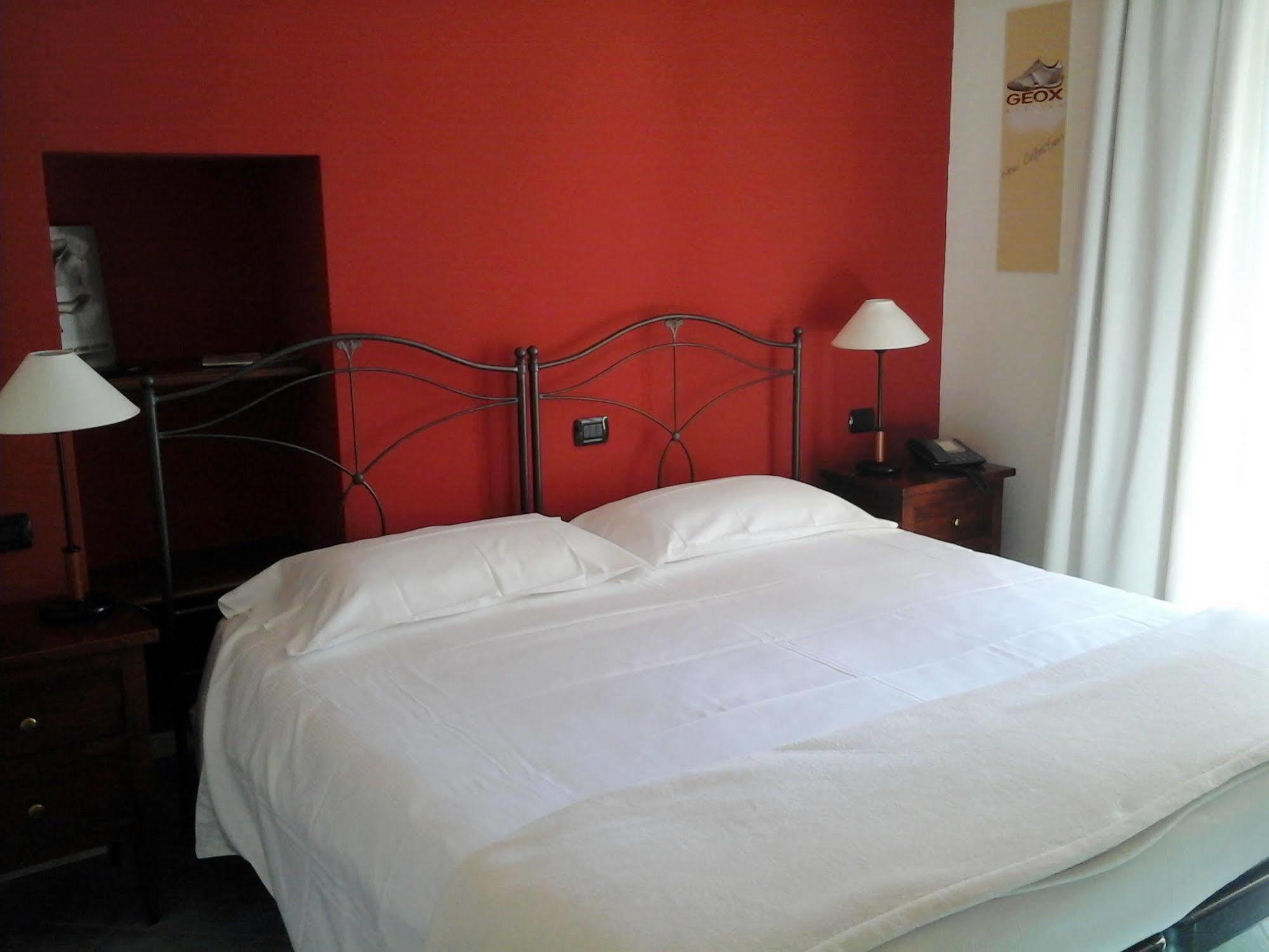 Hotel La Contrada Вербания Екстериор снимка